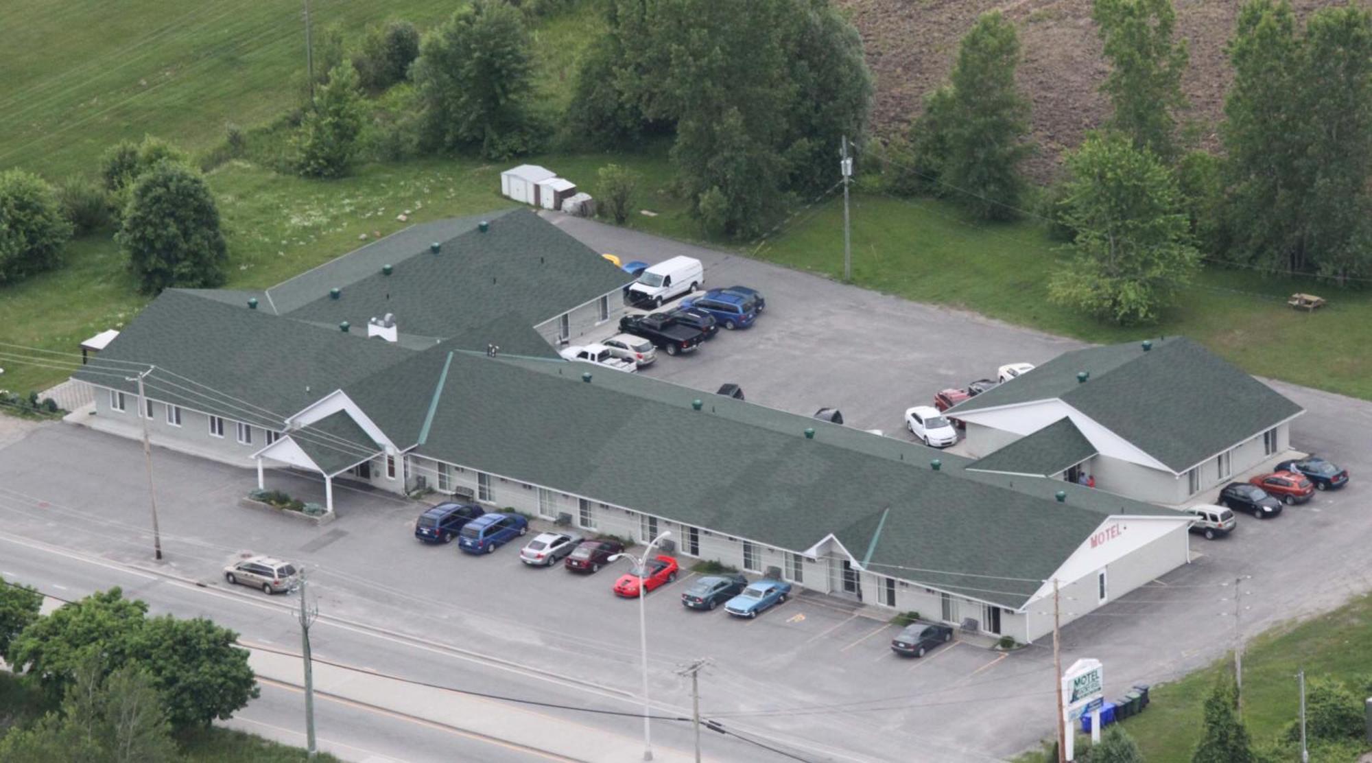 Motel Les Pignons Verts Buckingham Dış mekan fotoğraf