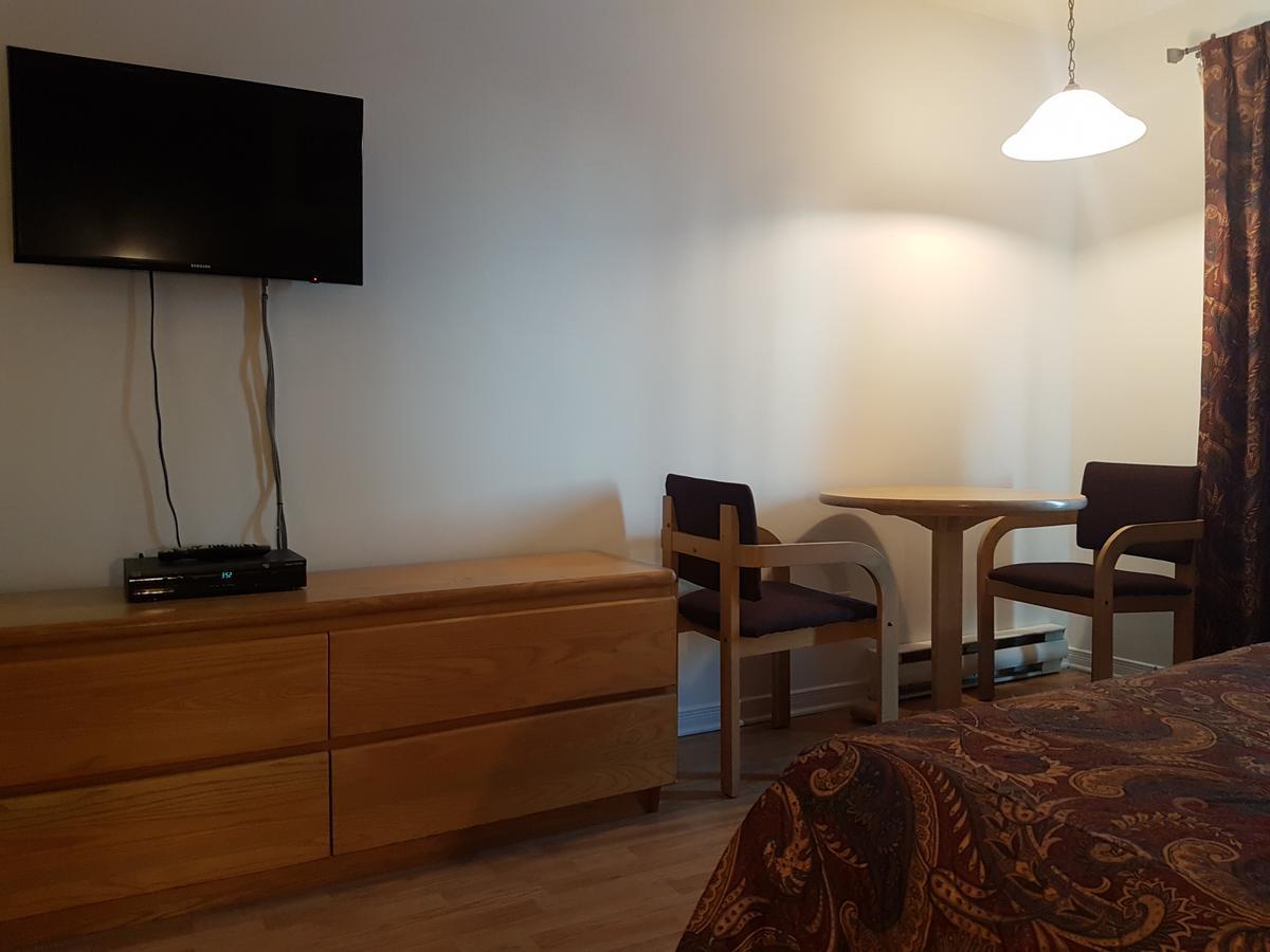Motel Les Pignons Verts Buckingham Dış mekan fotoğraf